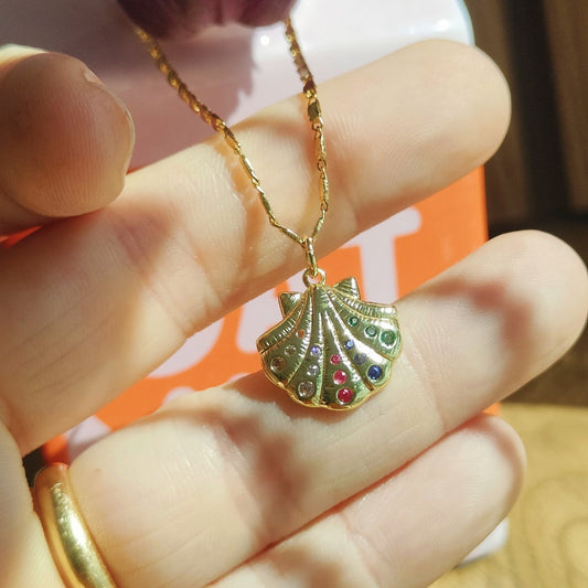 Iris shell collana