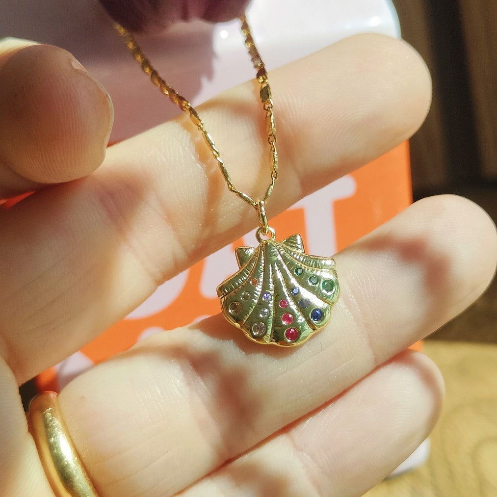 Iris shell collana